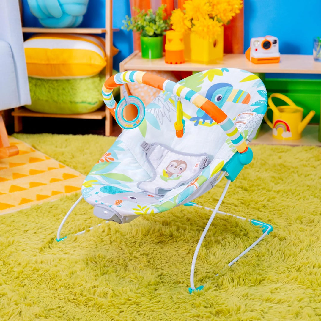 Bright Starts, Rainforest Vibes Wippe mit Vibrationen, Spielbogen, 2 Spielzeugen, Sicherheitsgurt un