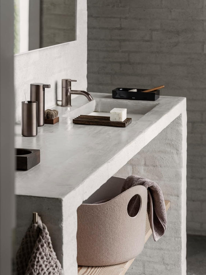 Blomus x, Black
