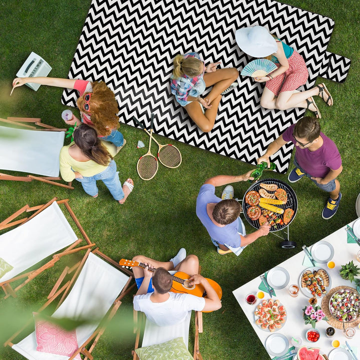 Relaxdays XXL Picknickdecke, 200x300 cm, isoliert, wasserdicht, gemusterte Fleece Stranddecke, Trage