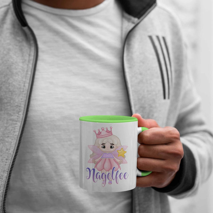 Trendation - Nagel-Fee Tasse Geschenk Nagelstudio Mitarbeiterin Gel-Nägel Spruch Süsse Grafik (Grün)
