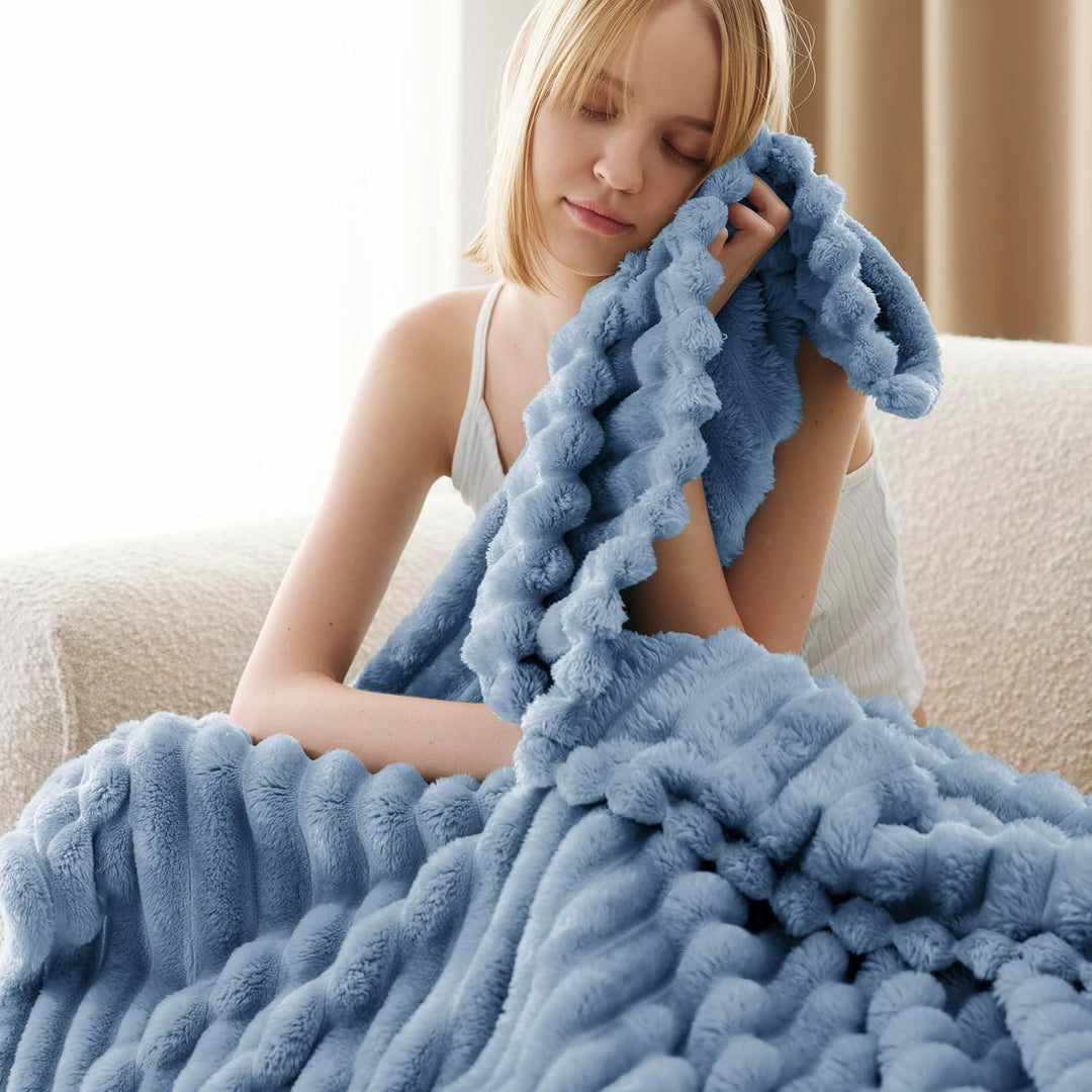 BEDSURE Kuscheldecke für Zimmer Deko - Wolldecke & Fleecedecke, Sofadecke, Weiche Warme Grobe Kordde