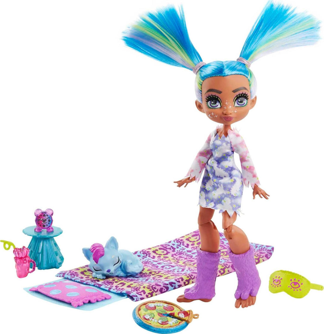 Cave Club GTH06 - Pyjamapartyspass Spielset mit Puppe Tella (25,4 cm), prähistorische Modepuppe mit