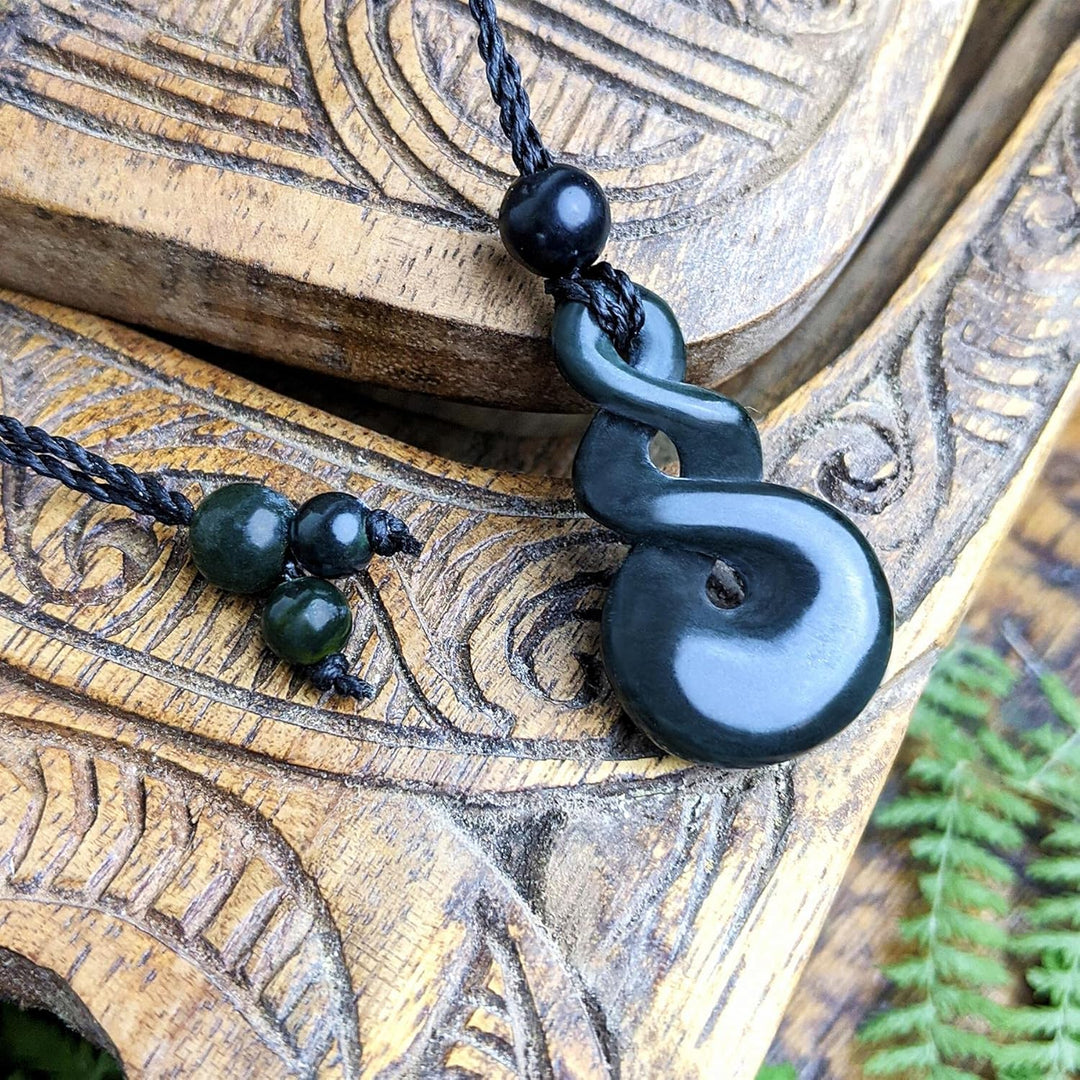 81stgeneration Anhänger Halskette Pikorua Geschnitzte Schwarze Nephrit-Jade für Herren und Damen