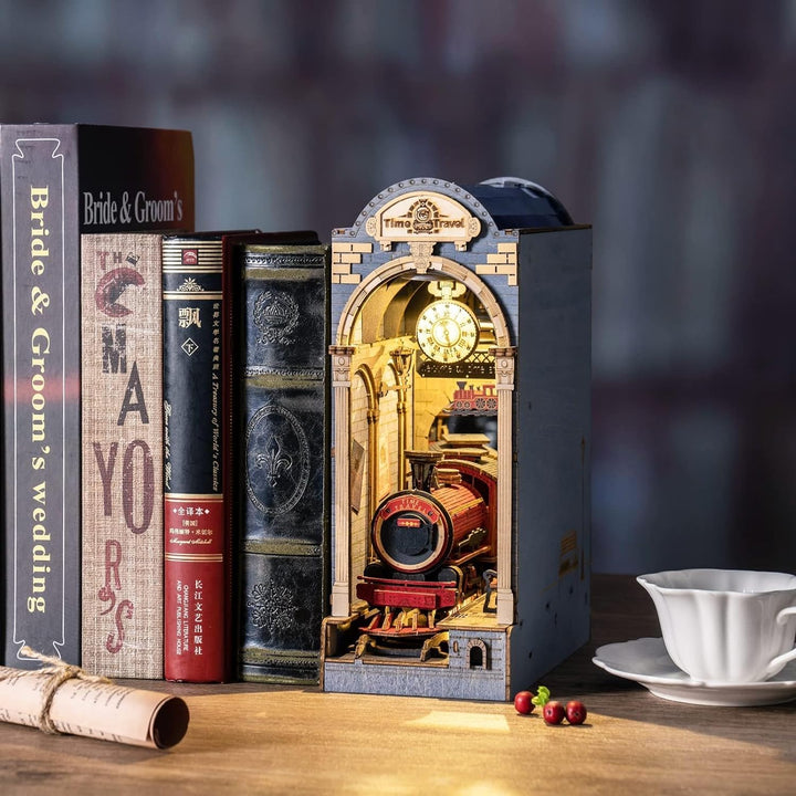 RoWood Book Nook Kit, DIY Booknook Buchstütze Modellbausatz aus Holz - Miniatur Haus mit Licht, 3D H