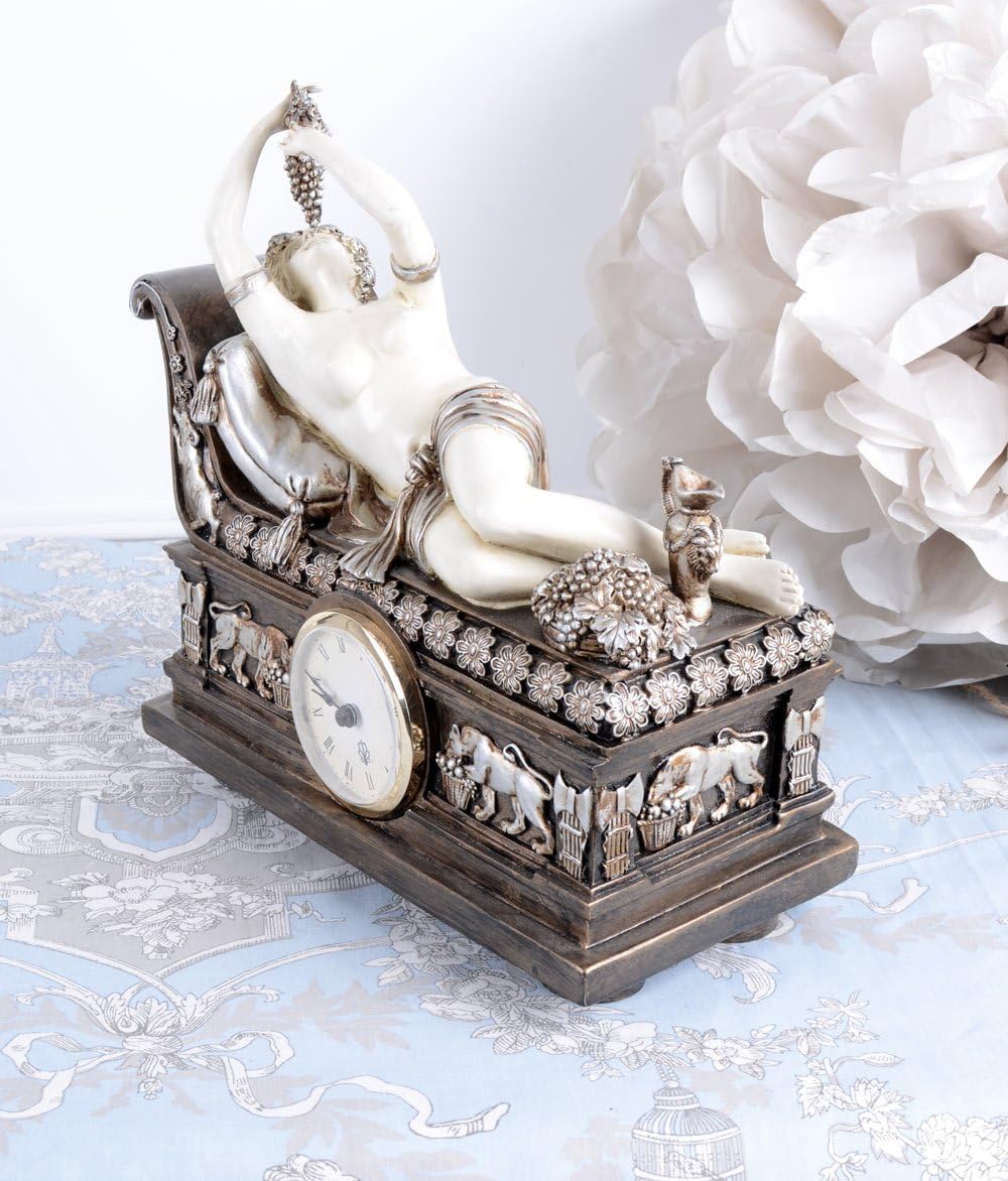 Figürliche Kaminuhr (ohne Batterie) Bacchantin auf Recamiere Empire 26cm Schwarz-Beige Antik Stil IS