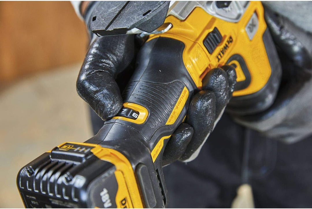 Dewalt DCS335NT-XJ Akku-Stichsaege, 18 V (Basisversion ohne Akku und Ladegerät) + HCS Stichsägeblatt