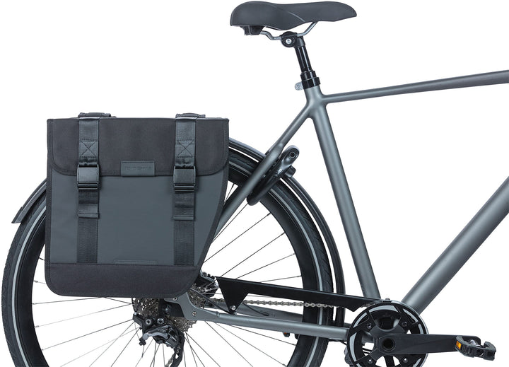 Basil B.V. Unisex – Erwachsene Packtaschen-2179233502 Packtaschen, Schwarz, 35 l