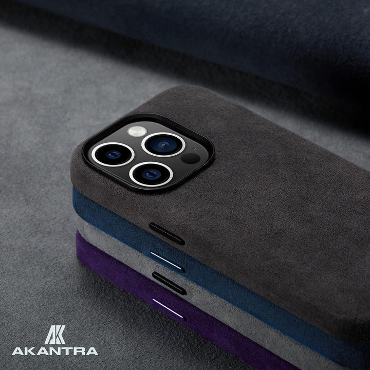 AKANTRA Alcantara Hülle für Apple iPhone 15 Pro, handgefertigt, vollständig umwickelt, synthetisches
