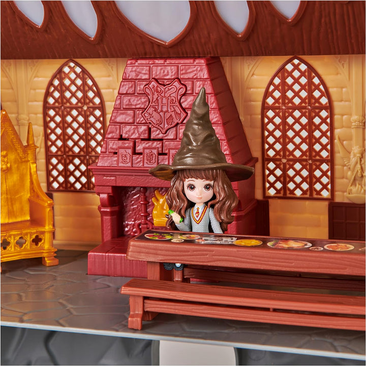 Spin Master Wizarding World Harry Potter - Schloss Hogwarts Spielset mit Licht und Sound sowie exklu