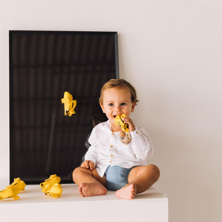 Oli & Carol Ana Banana Pop Beissspielzeug Banane Spielzeug ab 0+ Baby gelb