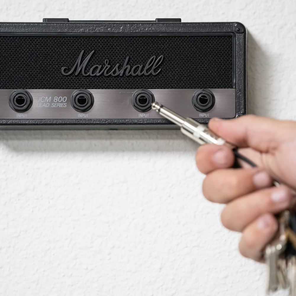 P Pluginz Marshall Stealth Jack Rack zur Wandmontage inkl. 4 Gitarrenstecker-Schlüsselanhänger und 1