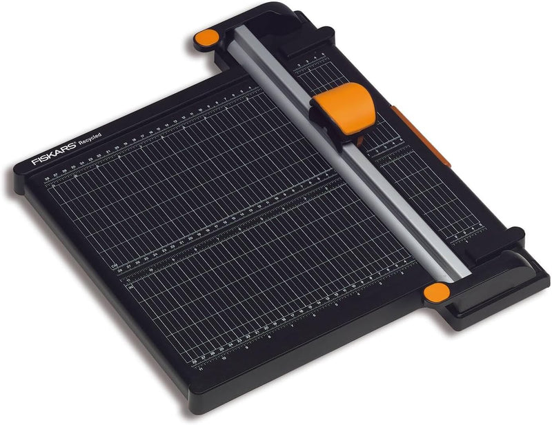 Fiskars Recycelte Titanium Papierschneidemaschine, Ø 45 mm, A4, Schwarz/Orange, 1004640 Titanium A4