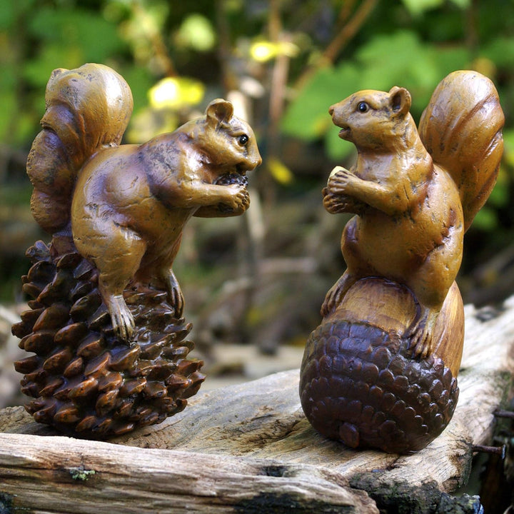 GeKi Trend Eichhörnchen Paar Dekofigur Garten 2er Set in Holz-Optik wetterfest 14 cm und 15 cm gross
