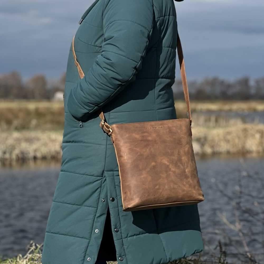 More Than Hip Bryony Schultertasche Damen - Vintage Umhängetasche aus Öko Leder Damentasche Crossbod
