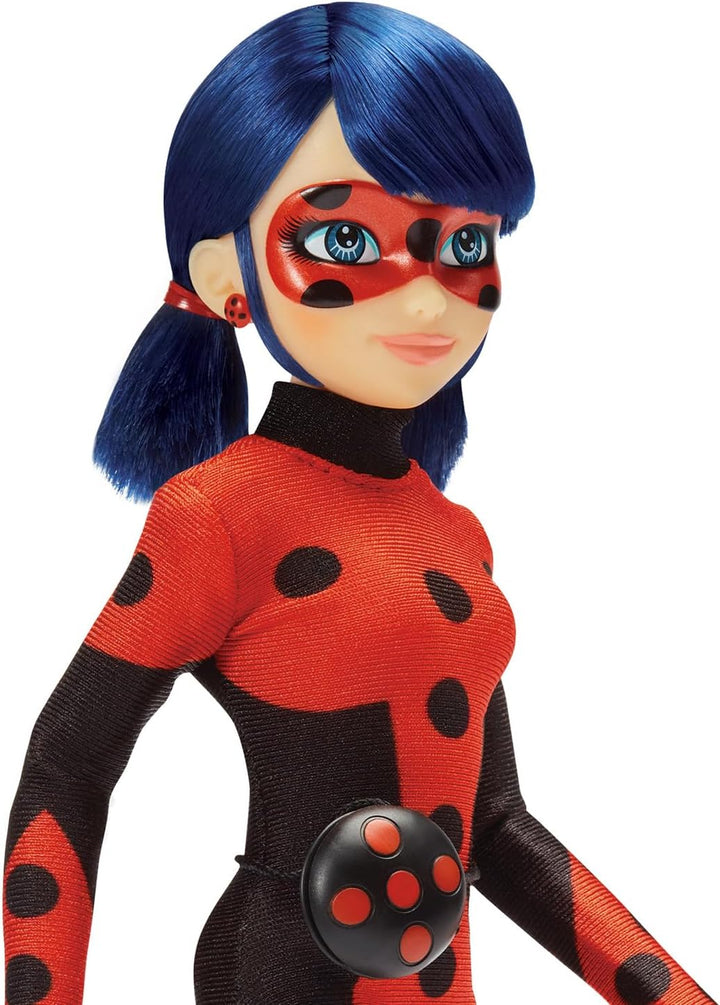 BANDAI - Miraculous Ladybug - Puppe - Ladybug Time to de-evilize- 26 cm grosse Ankleidepuppe - P5000