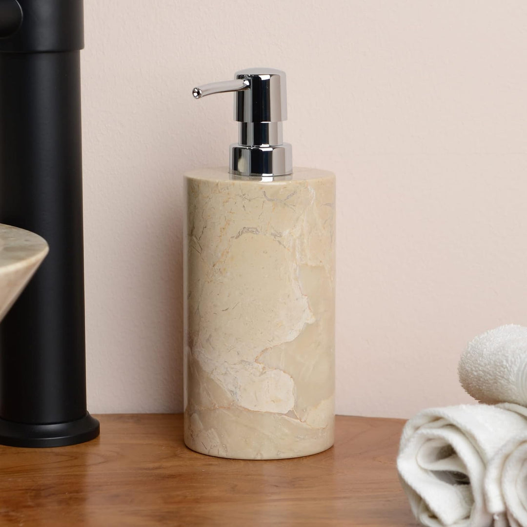 WOHNFREUDEN Marmor Seifenspender Creme 15 cm - Bad Seifenspender Stein Accessoire