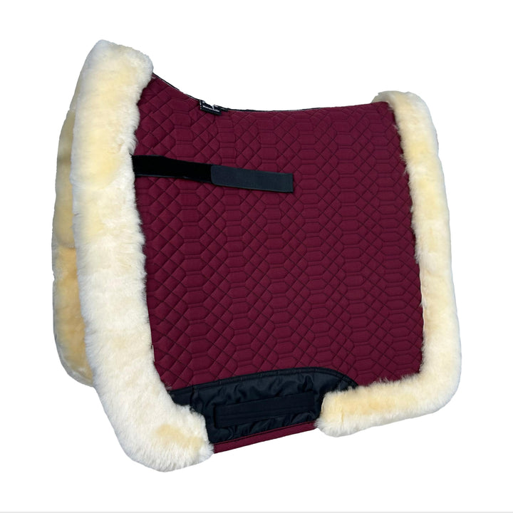 Engel Reitsport Lammfell Schabracke Fully Lined mit Fellkranz SCHABRA3-D-BOR-MED Stoff Bordeauxrot F
