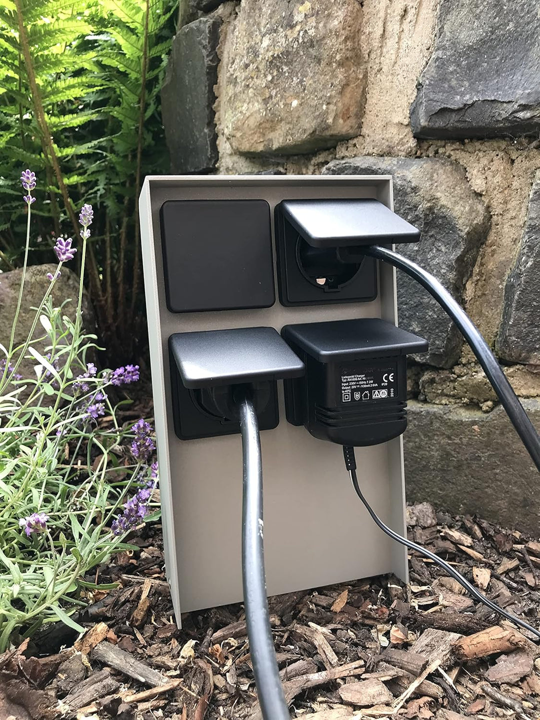 Bold 19578 Abano Aussen-Steckdose-Garten (Steckdosen-Säule) mit 4-Fach Stecker in Hellgrau (IP44 Out