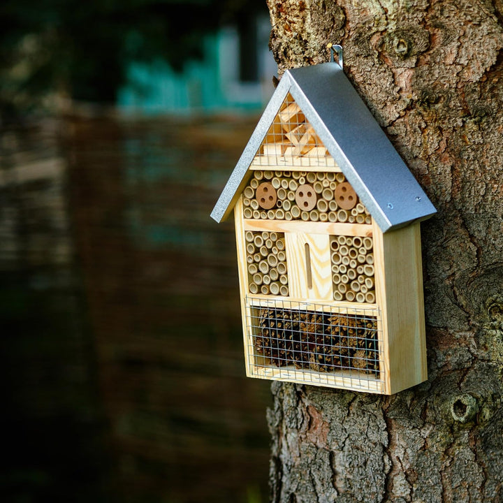 BOGATECO Gross Insektenhotel Bienenhotel aus Naturholz & Metall, zum Aufhängen für Bienen, Marienkäf