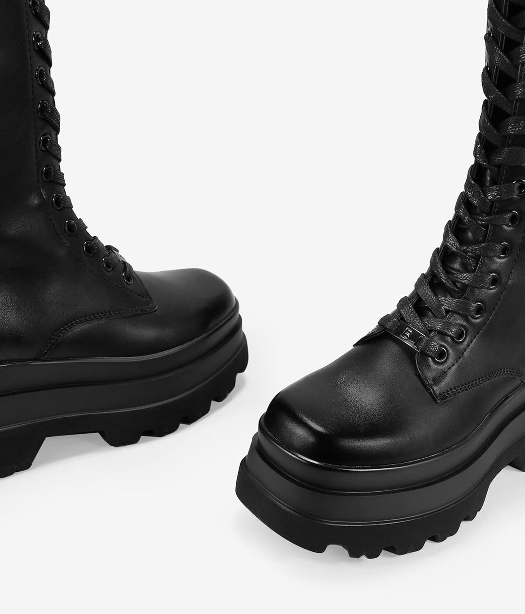 BOSANOVA Militärstiefel mit hohem Schaft aus veganem Leder mit doppelter Plattform und Track-Sohle,