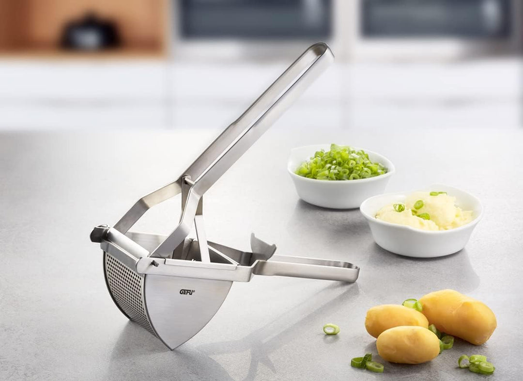 GEFU 13300 Kartoffelpresse DAS ORIGINAL - Kartoffelstampfer mit Rundlochung für feines Püree - Edels