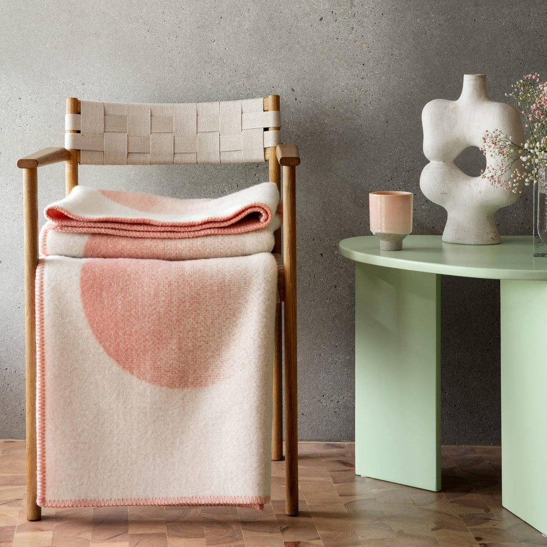 RØROS TWEED - Moon - Wolldecke aus norwegischer Lammwolle - Design von Clara von Zweigbergk - Decken