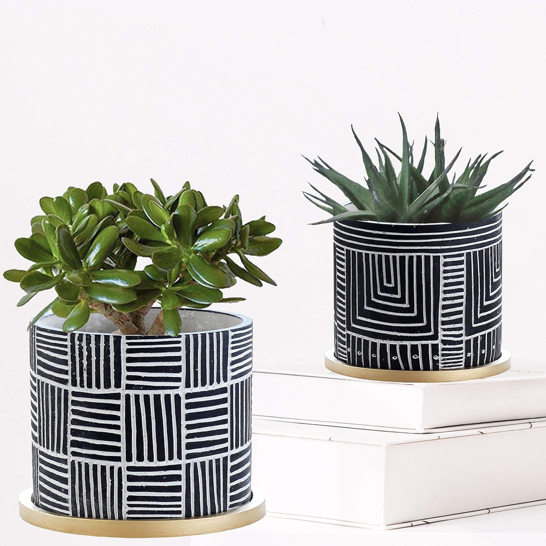 Olly & Rose Designer Schwarze Blumentöpfe Set 2 mit goldenen Untersetzern Keramik Blumentopf Übertöp