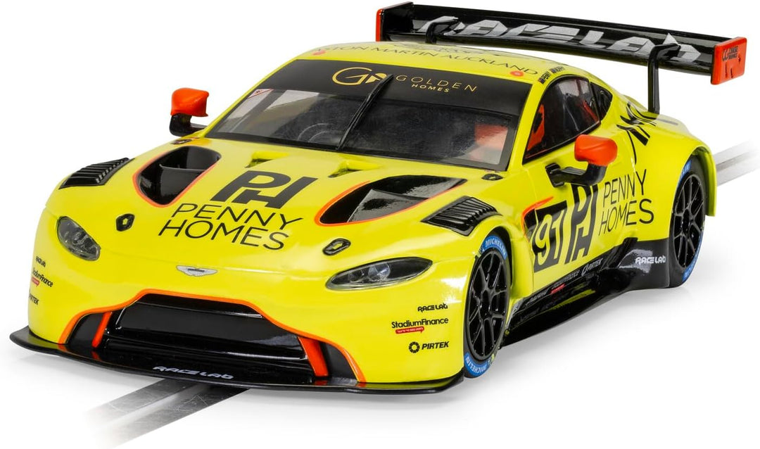 Scalextric Cars - C4446 Aston Martin GT3 Vantage - Penny Homes Racing - Ronan Murphy - Spielzeug Slo