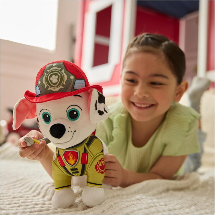 PAW PATROL Fire Rescue - Marshall Deluxe Plüschtier, 25 cm gross, in Feuerwehruniform und mit Löschr