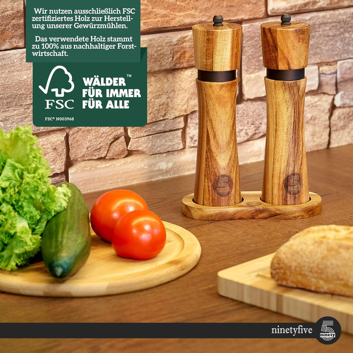 ninetyfive® edles Pfeffermühlen Set aus Holz | Salz und Pfeffermühle + Untersetzer und Einfülllöffel