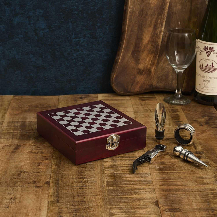 Wein- und Schachset im Holzbox – Elegantes Geschenkset mit Schachbrett, Figuren & Weinaccessoires –