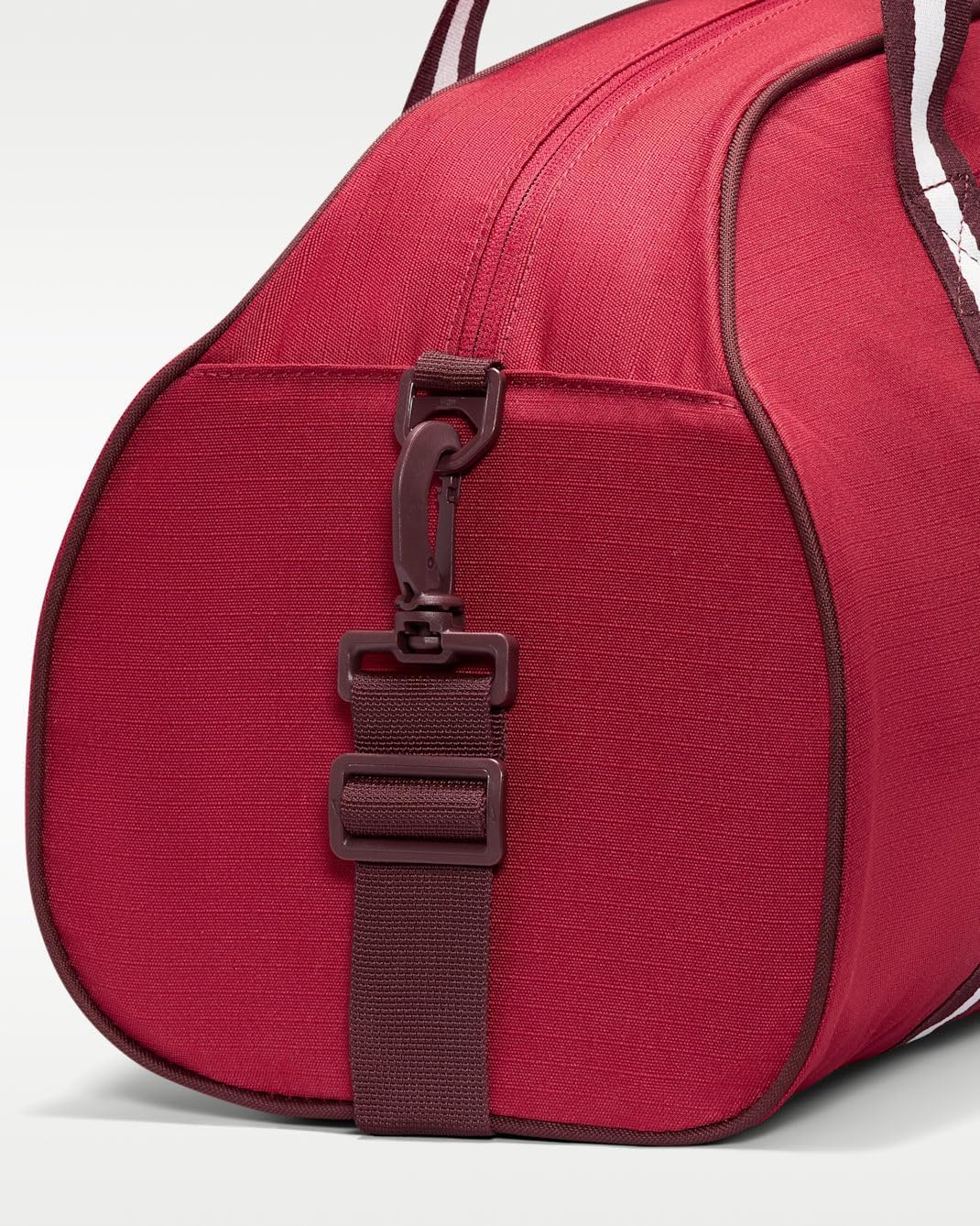 NIKE Damen-Sporttasche W NK Gym Club - Retro, Verstellbarer Schulterriemen, Tough Red/Mystic Dates/M