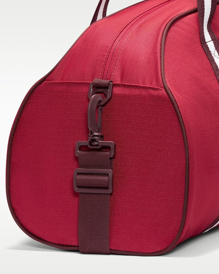 NIKE Damen-Sporttasche W NK Gym Club - Retro, Verstellbarer Schulterriemen, Tough Red/Mystic Dates/M
