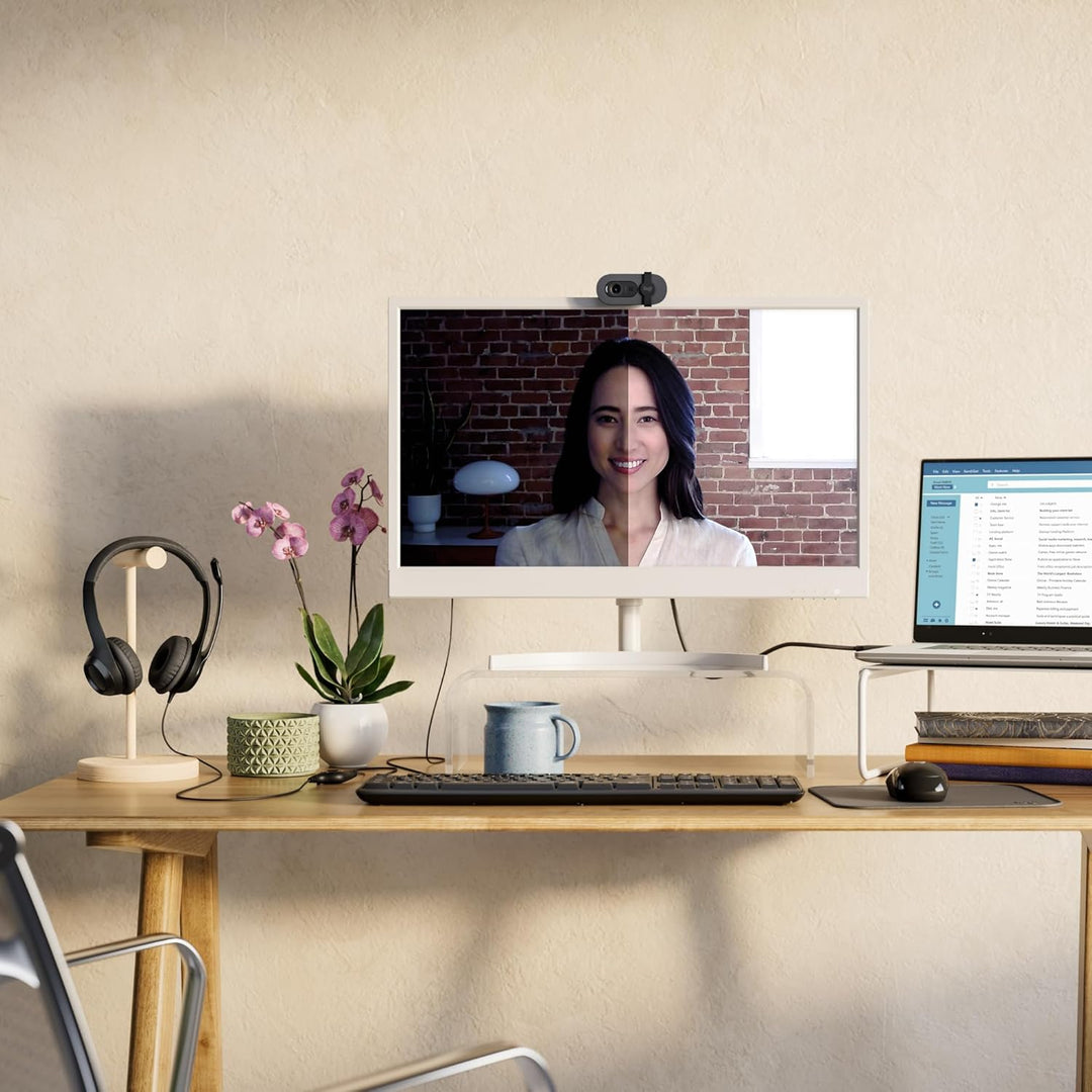 Logitech Brio 100 Full HD-Webcam für Meetings und Streaming, Auto-Lichtausgleich, integriertes Mikro
