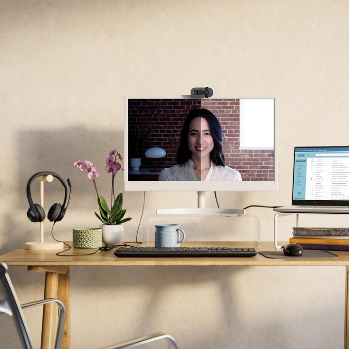 Logitech Brio 100 Full HD-Webcam für Meetings und Streaming, Auto-Lichtausgleich, integriertes Mikro