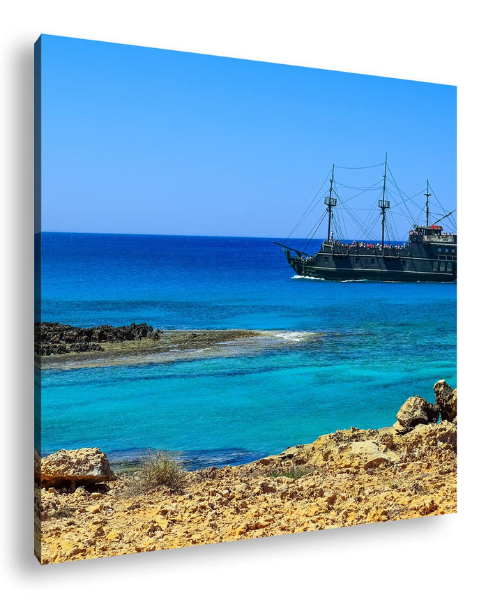 angelegtes Schiff an der Küste Format: 70x70 cm als Leinwandbild, Motiv fertig gerahmt auf Echtholzr