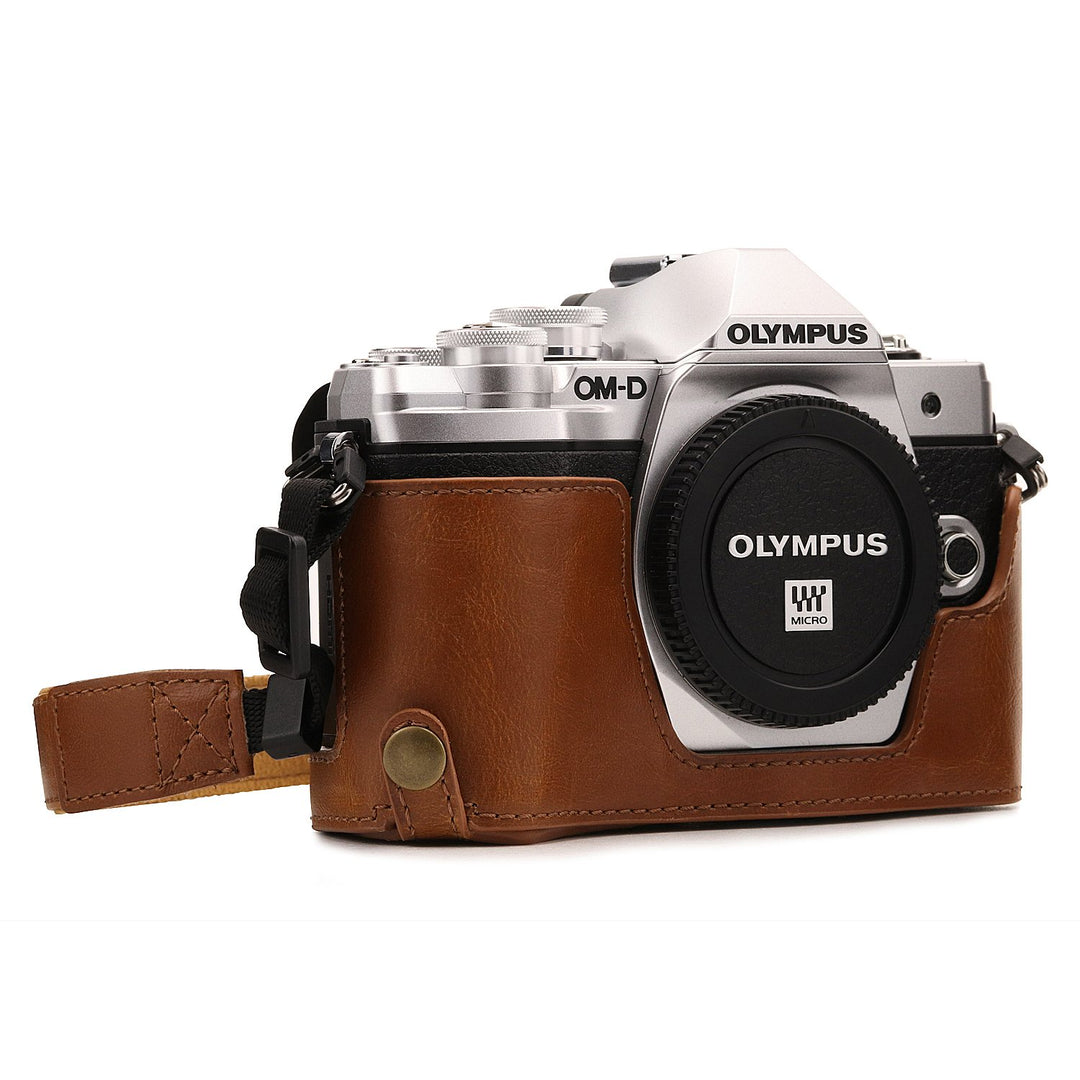 MegaGear Ever Ready Leder Kamera Halbtasche mit Trageriemen kompatibel mit Olympus OM-D E-M10 Mark I
