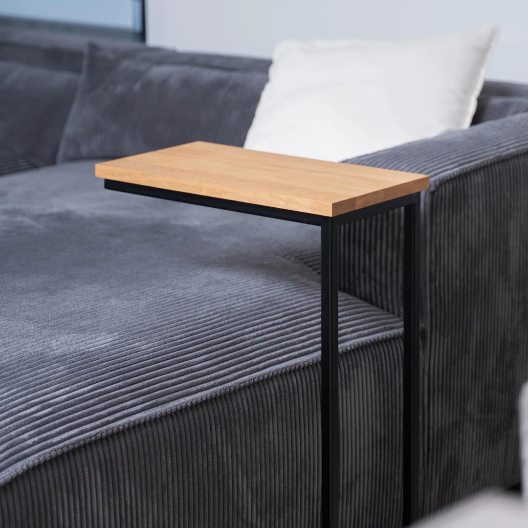 Beistelltisch Holz in C-Form - pulverbeschichteter Beistelltisch Eiche in Schwarz - Moderner Abstell