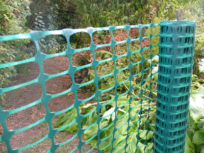 Warnzaun, Bauzaun, Absperrzaun Medium 140g/m², 1 x 25m, grün + 10 rostfreie Stahlstangen Ø8mm, 1.30m
