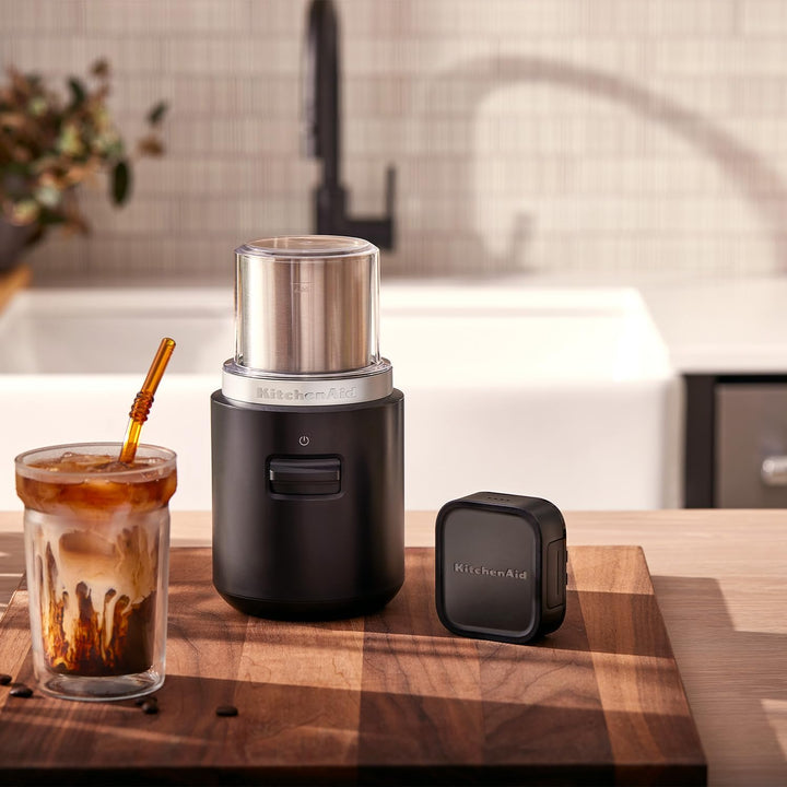 KitchenAid Go | Kabellose Kaffeemühle für frisch gemahlenen Kaffee für unterwegs | 113 g-Mahlbehälte