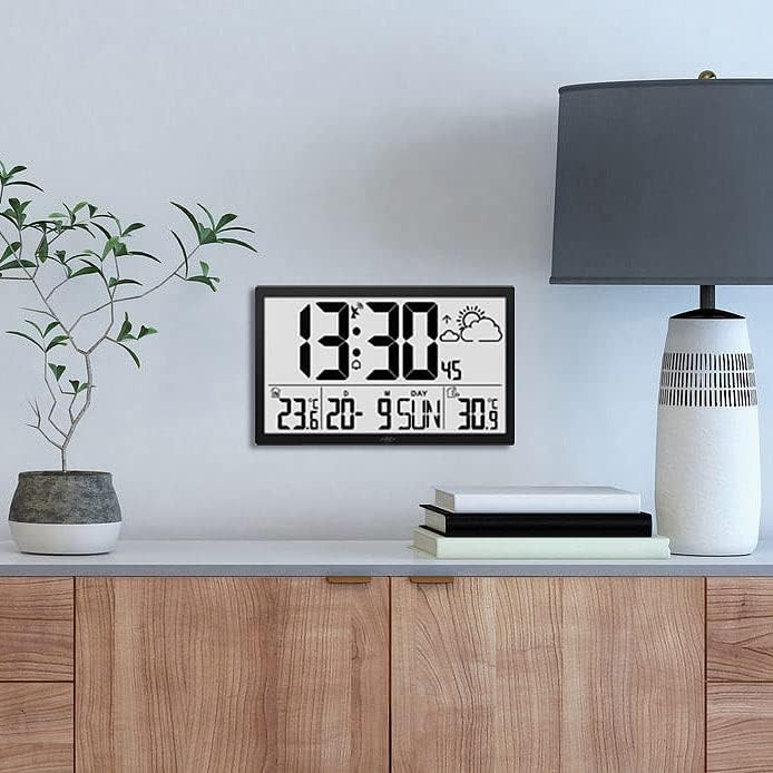 infactory XXL Wanduhr Digital: Funk-Wanduhr mit Jumbo-LCD-Display, Wetterstation und Aussensensor (G