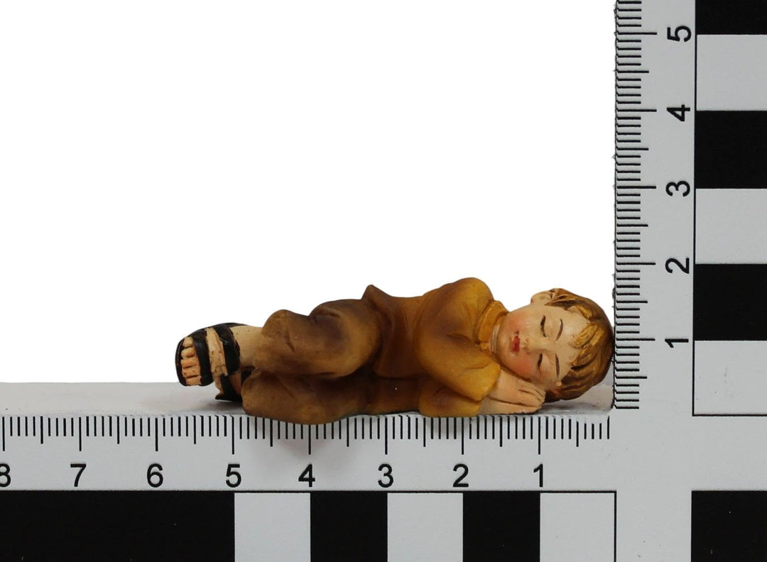 ZICOM Krippenfigur Miniaturfigur Schlafender Junge liegend 5,7cm handbemalt Polyresin, Modellbau Pup