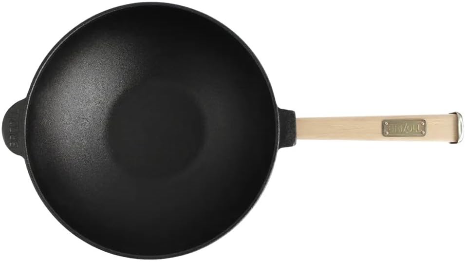 4BIG.fun Wokpfanne mit Holzgriff 26 cm aus Gusseisen Wok 2,8 L Outdoor Stielpfanne Camping Grillpfan