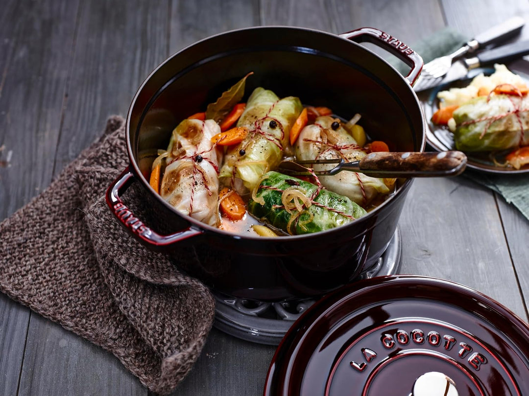 STAUB Gusseisen Bräter/Cocotte, Rund 22 cm, 2,6 L, Aromaregen Funktion, Für alle Herdarten geeignet,
