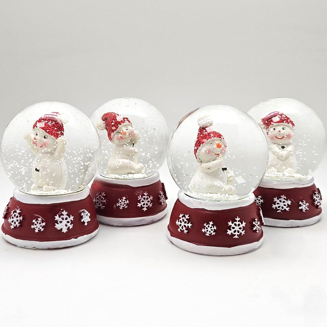 4 x süsse Mini-Schneekugeln Nostalgie | Weihnachtsmann Schneemann auf Sockel rot Gold | Winterschal
