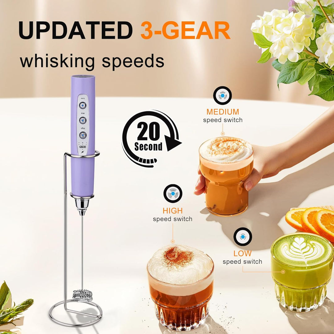YUSWKO Wiederaufladbarer Milchaufschäumer für Kaffee mit Ständer, Handheld Getränkemixer mit 3 Köpfe