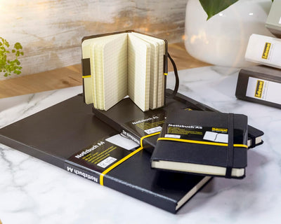 Idena 209281 - Notizbuch DIN A5, kariert, Papier cremefarben, 192 Seiten, 80 g/m², Hardcover in schw