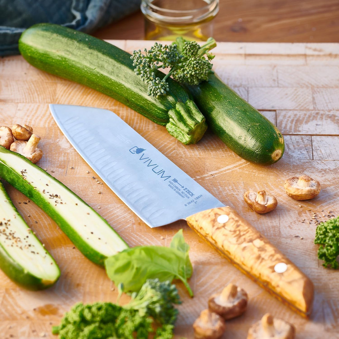 F. DICK Santoku VIVUM 18 cm - rostfrei, Klinge extra scharf, 58 HRC, Kullenschliff Kochmesser Birken