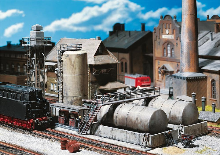 FALLER 120157 - Öllager mit Dieseltankstelle und Ölkran