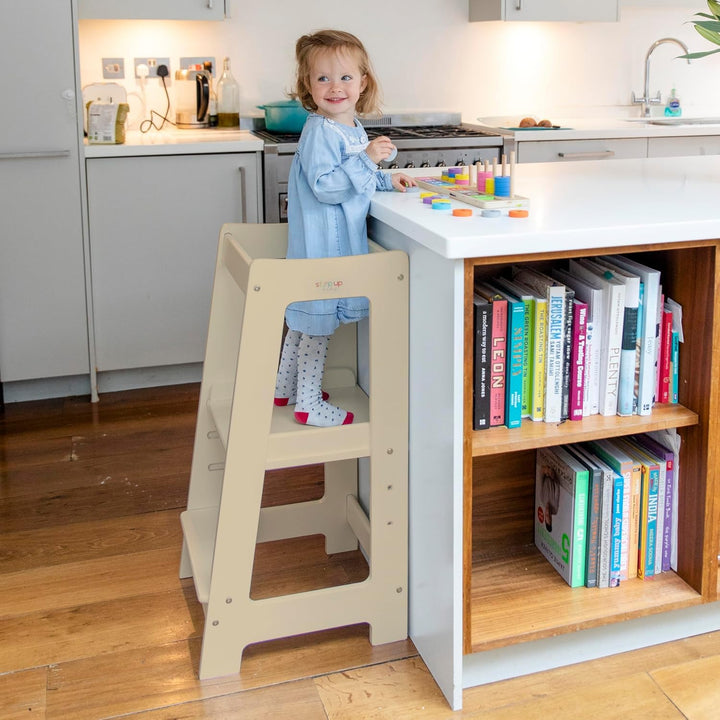 Stepup Baby Montessori Lernturm ab 1 Jahr Höhenverstellbar Tritthocker Kinder mit Sicherheitsgelände